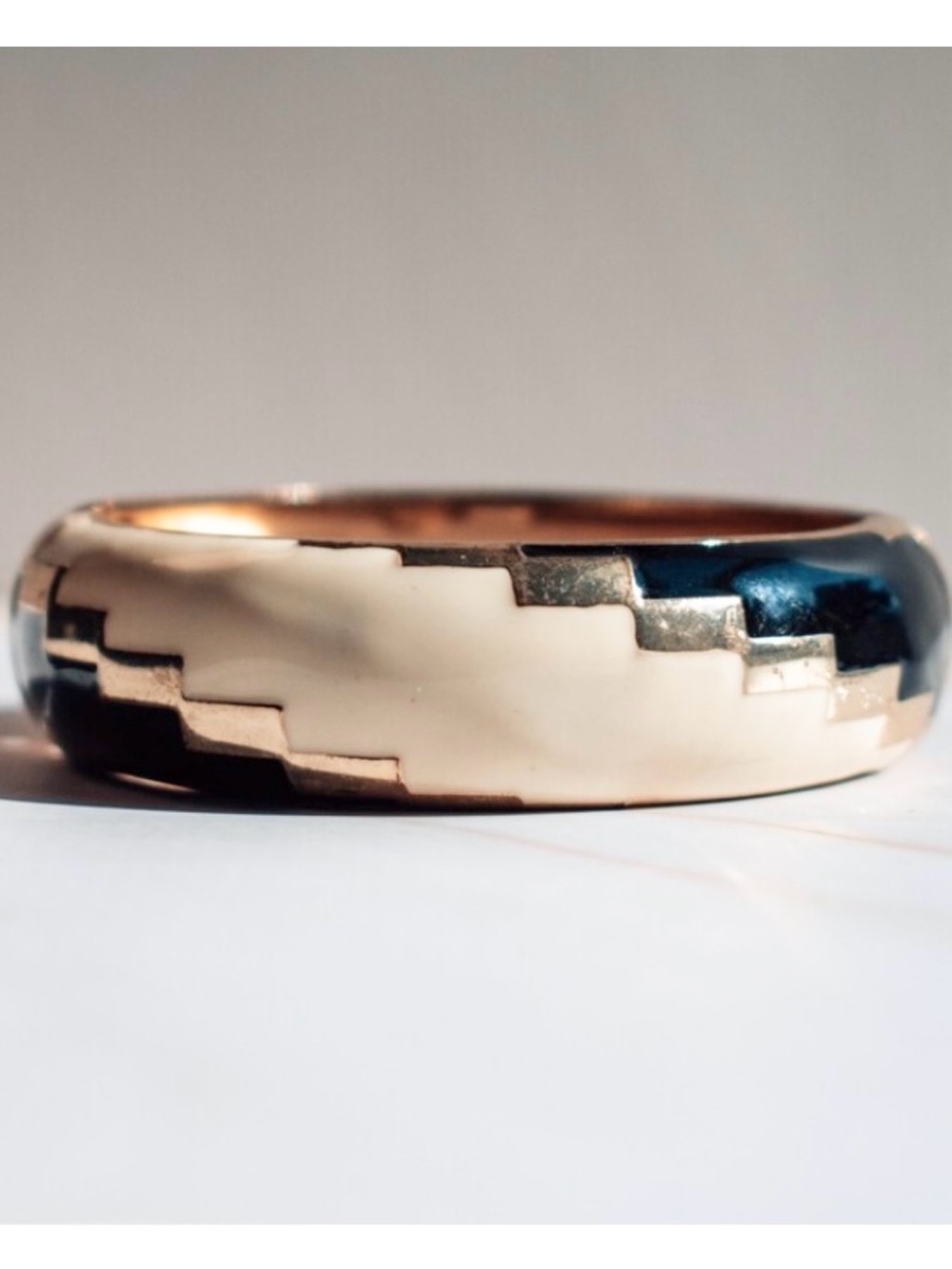 FASHION JEWELRY Vintage Geometric Enamel and Metal Hinged Bangle Bracelet